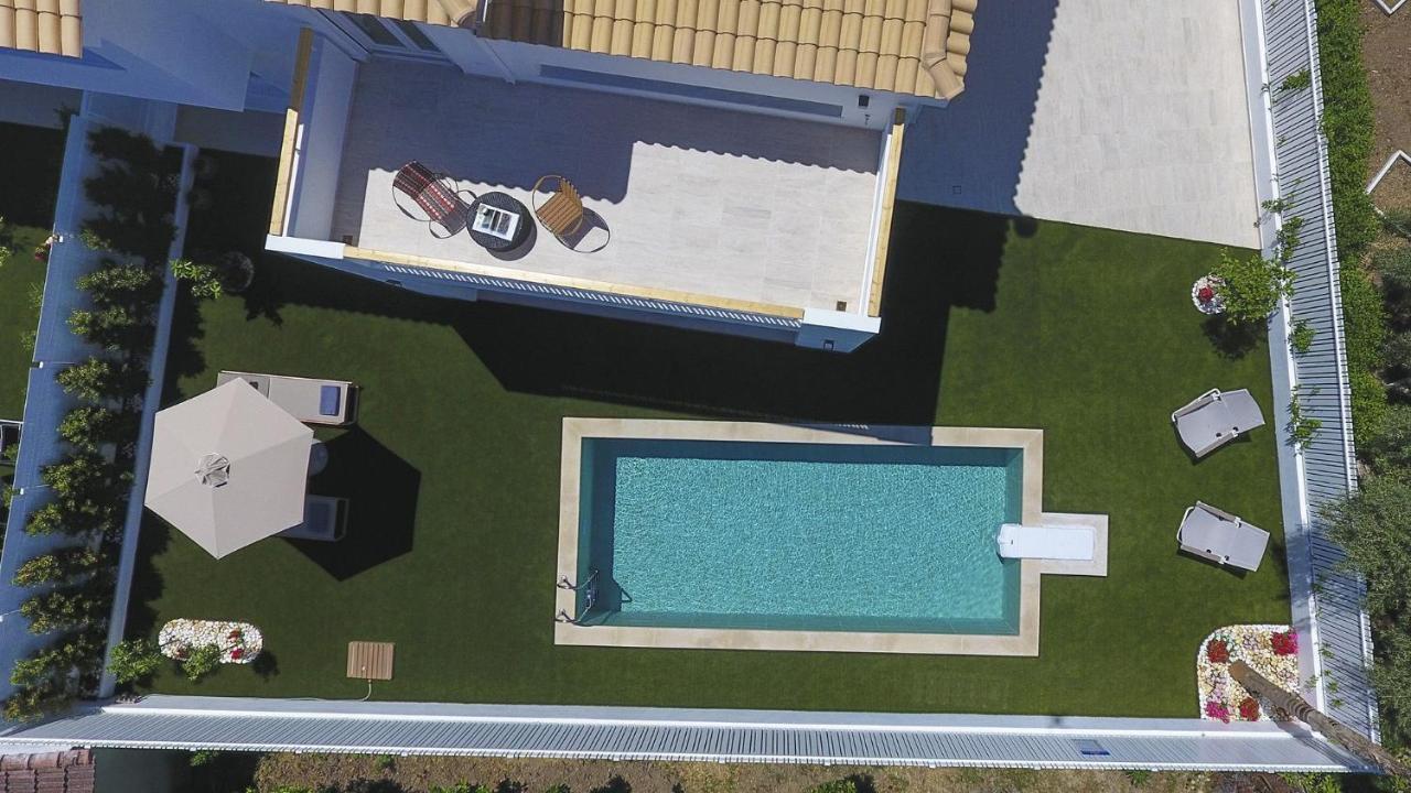 The Quad Luxury Villas 리지아 외부 사진