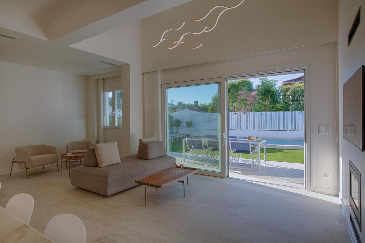 The Quad Luxury Villas 리지아 외부 사진